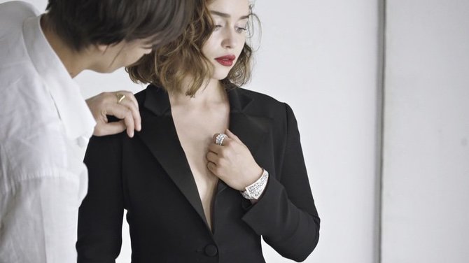 Patricke Demarchelier/„Dior“ nuotr./Emilia Clarke „Dior“ papuošalų reklamoje