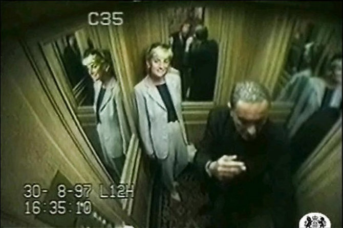 Vida Press nuotr./Princesė Diana ir Dodi Al-Fayedas „Ritz“ lifte