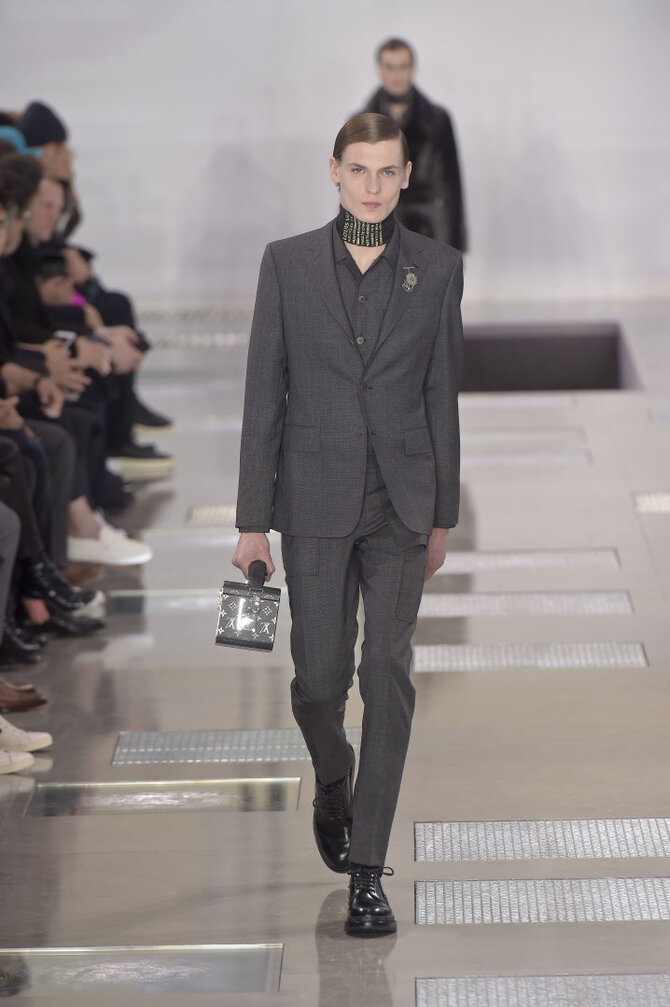 Vida Press nuotr./„Louis Vuitton“ 2016 m. rudens-žiemos kolekcijos modelis