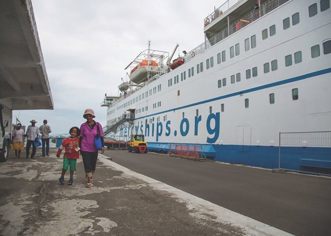 Asmeninio albumo nuotr./Laivas „Mercy Ships“