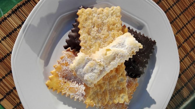 Jurgos Jurkevičienės nuotr./Itališki karnavalo saldumynai „plepalai“