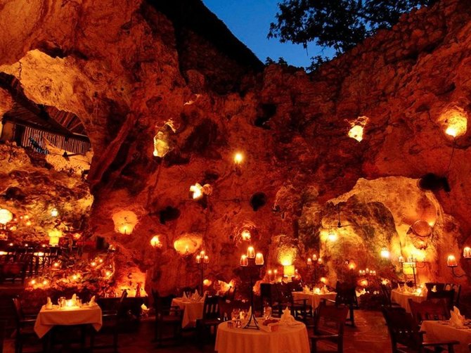 Restorano archyvo nuotr./„Ali Barbour’s Cave Restaurant“