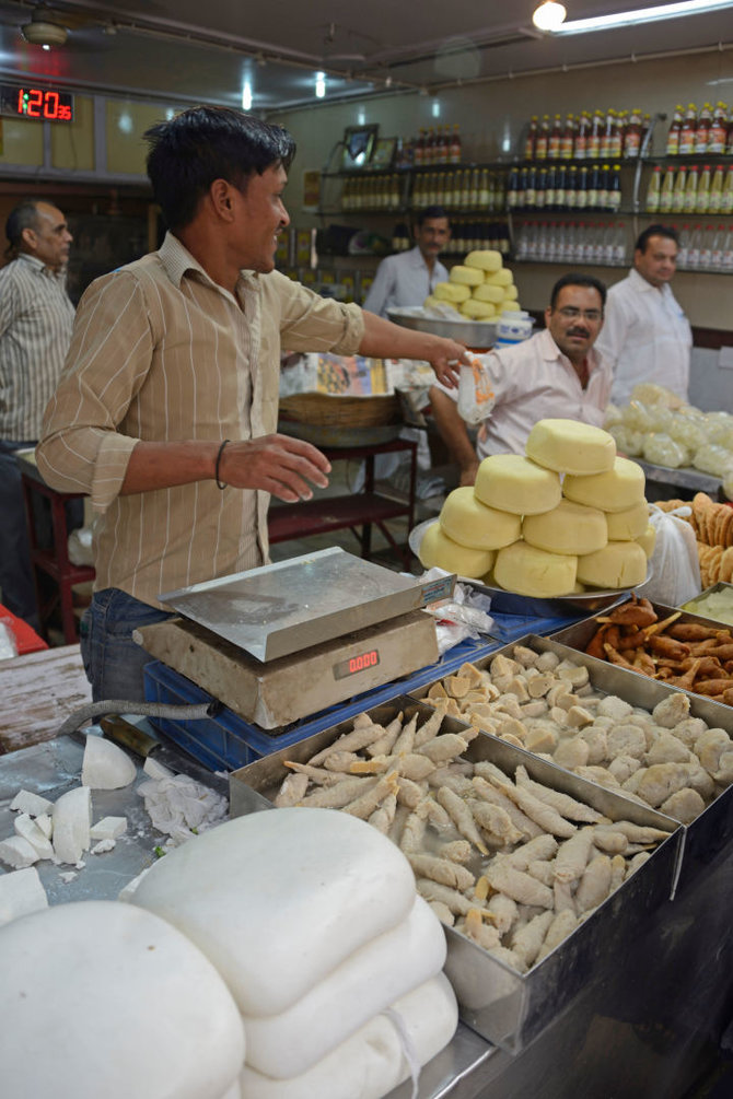Vida Press nuotr./Sūris parduotuvėje Indijoje