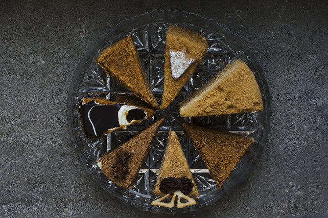 Strelkabelka nuotr. /Testo metu ragauti medaus tortų gabalėliai