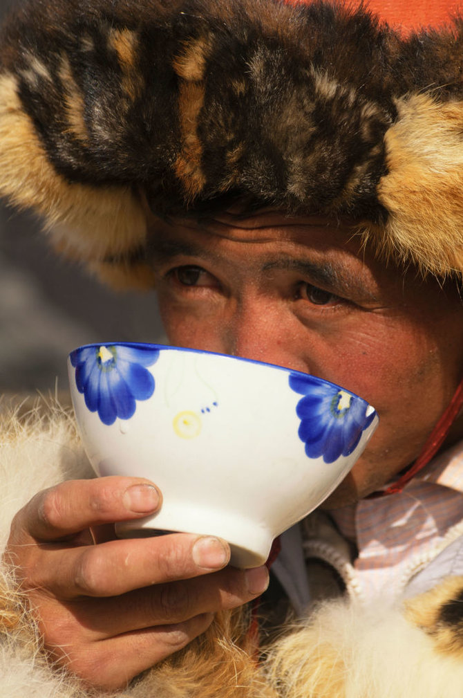 Vida Press nuotr./Moteris geria mongolišką arbatą 