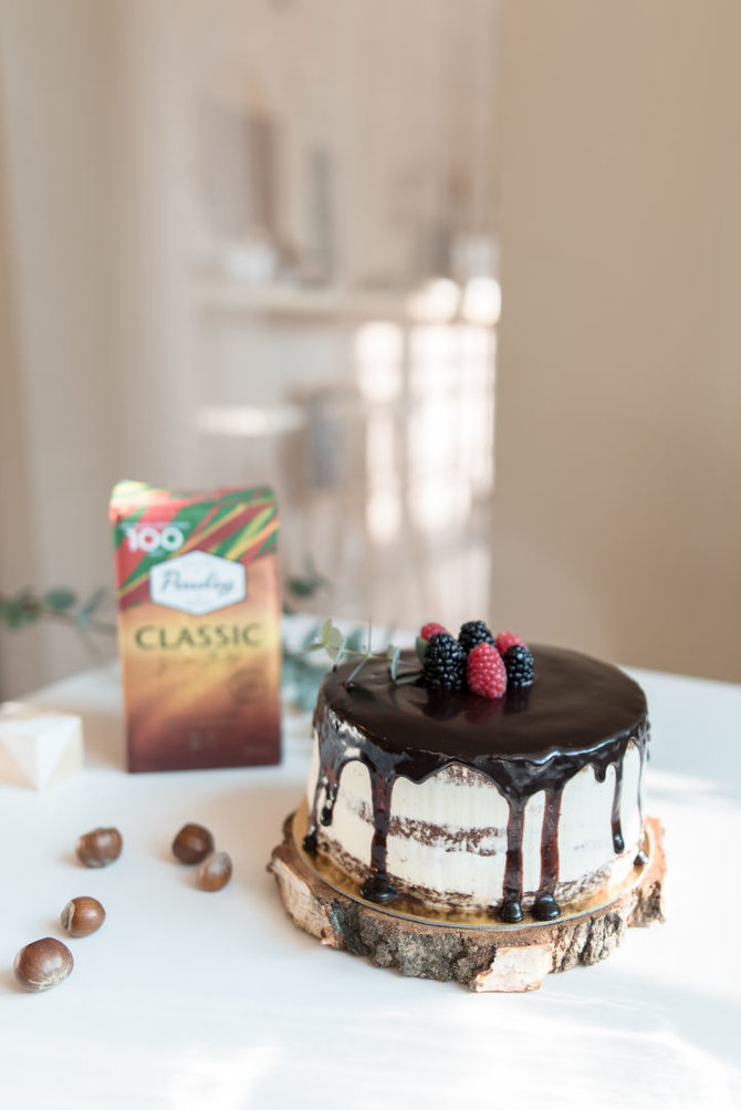 Saldumynų namų archyvo nuotr. /Šokoladinis firminis „Bruzgu“ tortas su kava