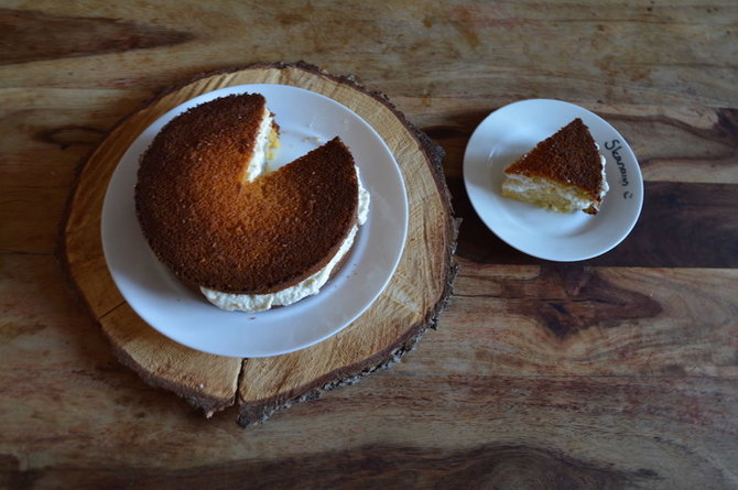 Asmeninio albumo nuotr./Veganiškas apelsinų pyragas su vaniliniu kokosų kremu