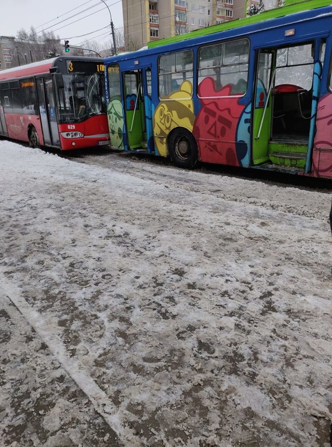 Kur stovi policija Kaune nuotr./Viešojo transporto avarija