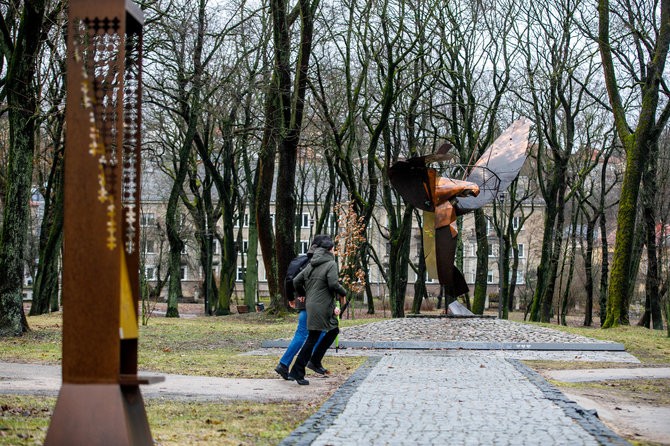 Erikas Ovčarenko/BNS/Skulptūra „Ramybės“ parke