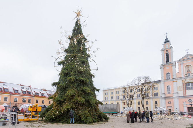 Eriko Ovčarenko / BNS nuotr./Kauno Kalėdų eglės pristatymas