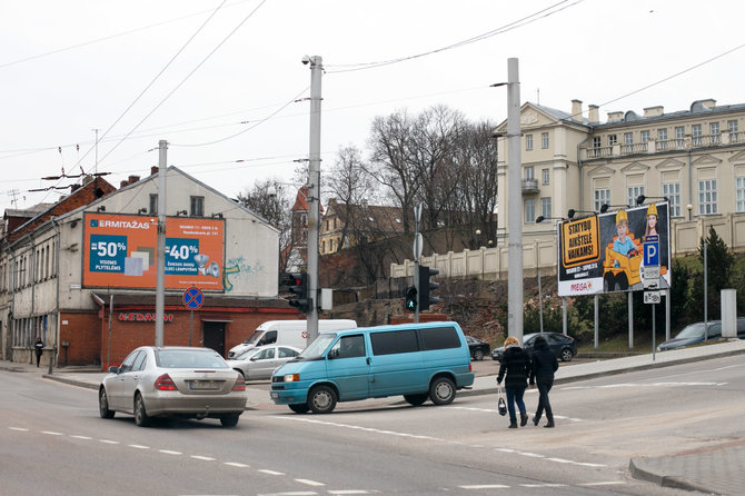 Eriko Ovčarenko/15min.lt nuotr./Lauko reklama Kaune