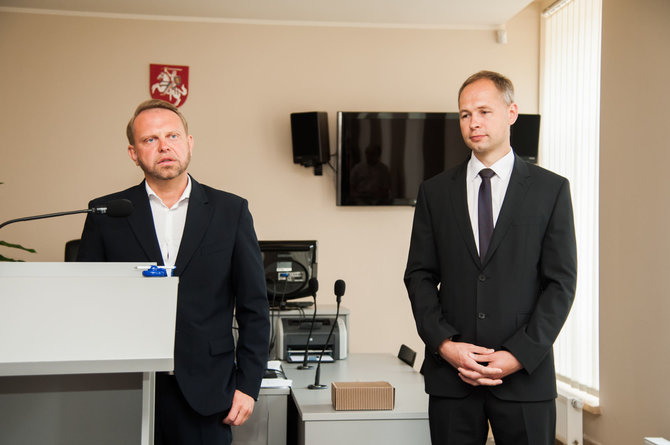 KAT nuotr./Kauno apygardos teismo pirmininkas Nerijus Meilutis (kairėje) pristatė naująjį Kauno apylinkės teismo vadovą