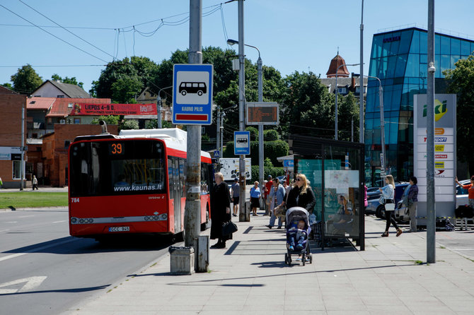 Eriko Ovčarenko / 15min nuotr./Viešojo transporto sustojimas