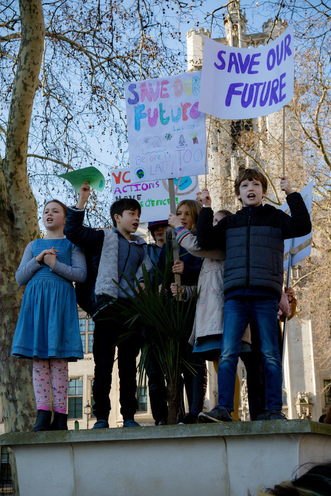 123RF.com nuotr./Visame pasaulyje vyksta moksleivių protestai, kurių tikslas – atkreipti suaugusių dėmesį į klimato kaitą