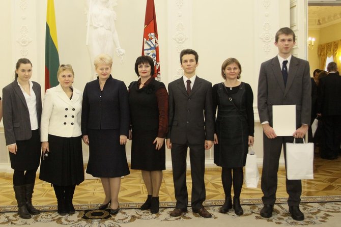 Asmeninė nuotr./Roza Miliajeva (viduryje) per vieną iš apdovanojimų Prezidentūroje