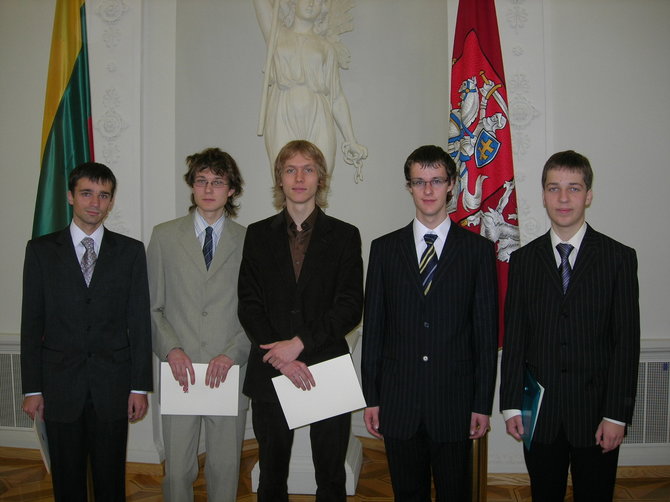 Asmeninė nuotr./IPhO komanda prezidentūroje (2007 m.)