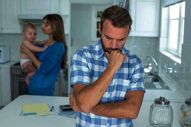 Shutterstock nuotr./ Pogimdyminė depresija gali užklupti tiek moteris, tiek vyrus