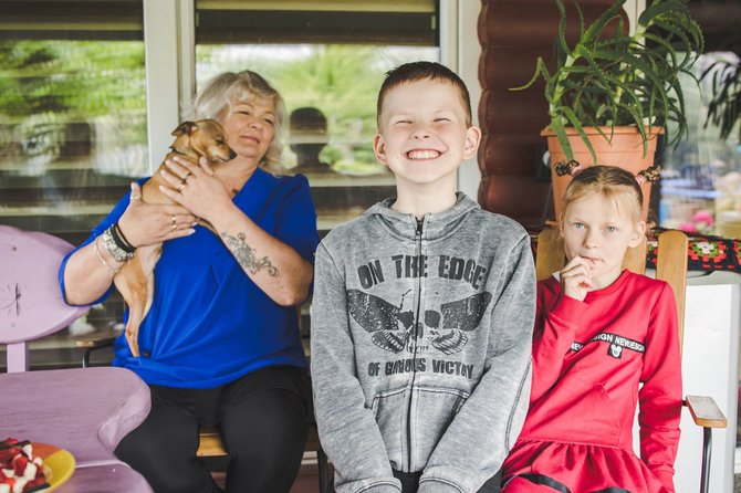 Fotoplunksna nuotr./Didžioji dalis tėvų globos netekusių vaikų auga pas globėjus