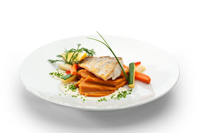 Shutterstock nuotr./Dorada su saldžiosiomis bulvėmis (asociatyvinė nuotr.)