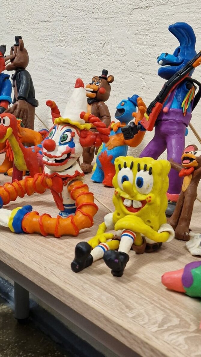 Asmeninės nuotr./Įvairius personažus Astijus kuria iš plastilino