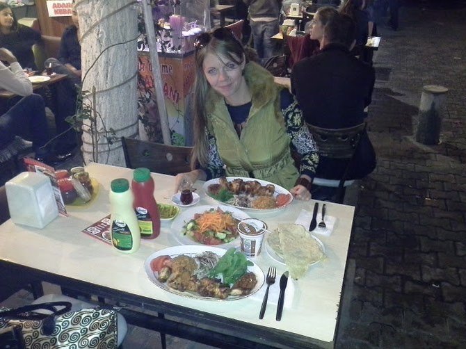 Romantiška vakarienė – turkų restorane, Karsiyakoje.