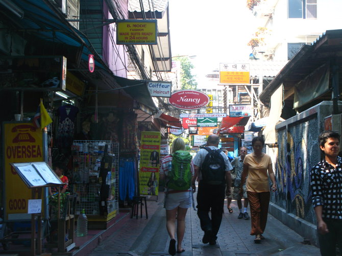 Kuprinėtojų gatvelė netoli Khaosan 