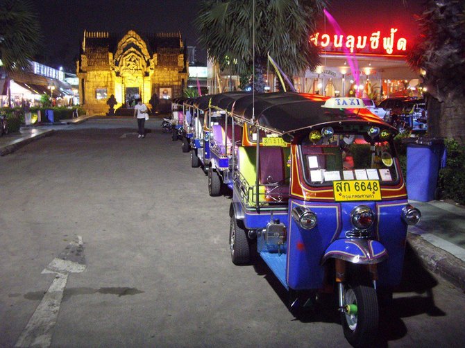 Spalvingieji tuktukai Tailande