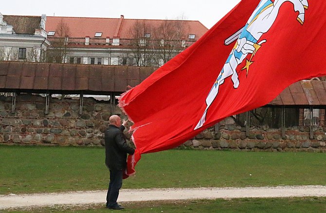 Kauno miesto savivaldybės nuotr./Vėjas suplėšė Vyčio vėliavą