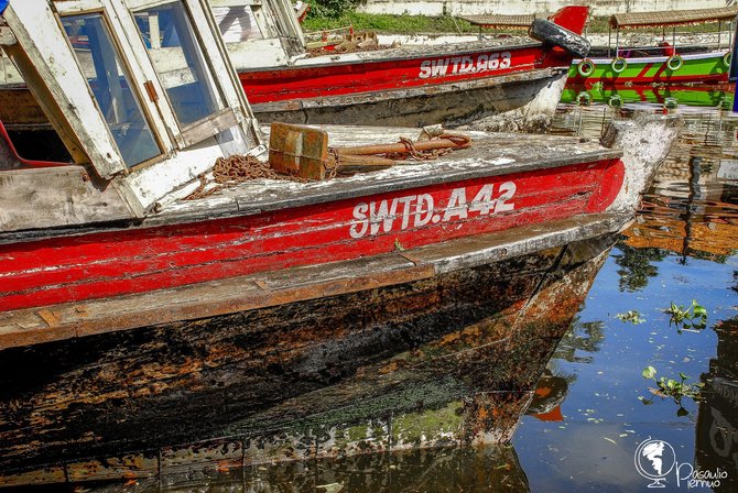 „Pasaulio piemuo“ nuotr./Vyriausybinės valtys čia atlieka „mikriuko“ vaidmenį. 