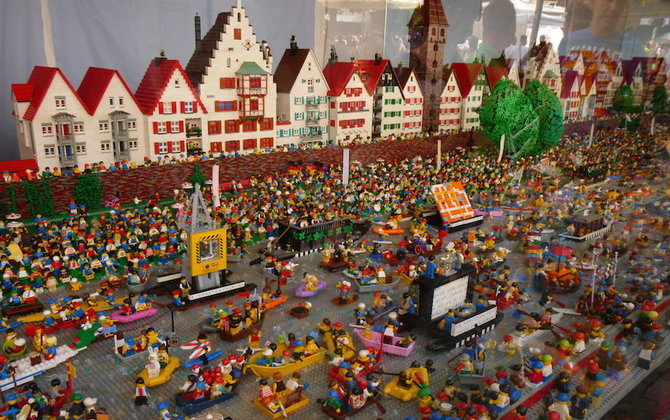 Eglės Digrytės nuotr./Iš „Lego“ kaladėlių sukurta Nabados scena 