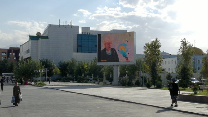 Dainiaus Radzevičiaus nuotr./Ašchabadas – didžiausias Turkmėnistano miestas
