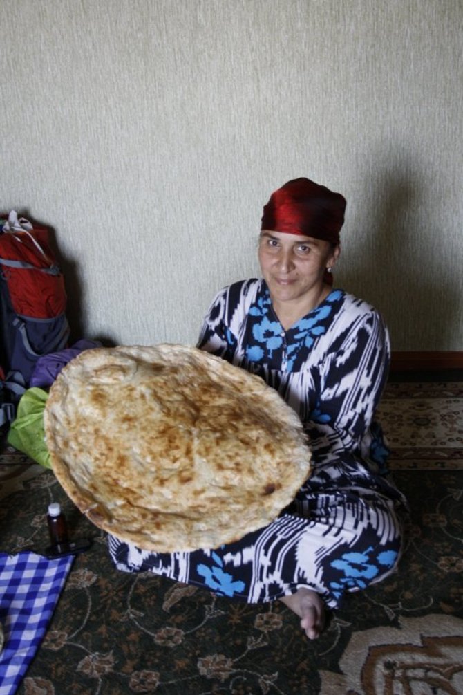 Ž.Necejauskaitės nuotr./Naminė tadžikiška duona