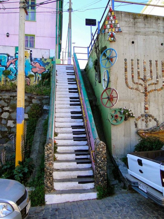 Pianino laiptai Čilės Valparaiso mieste