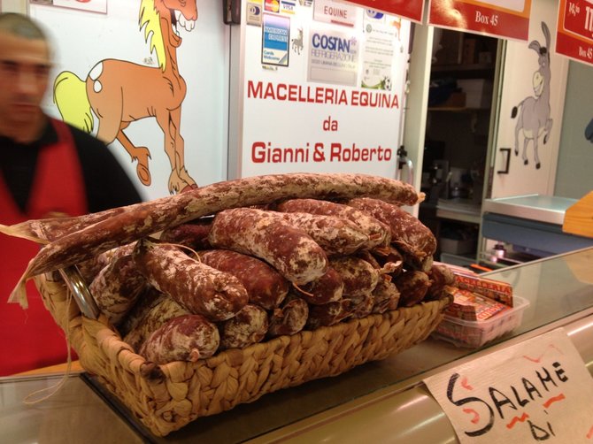 Sardinijoje galima įsigyti asilo, arklio mėsos gaminių