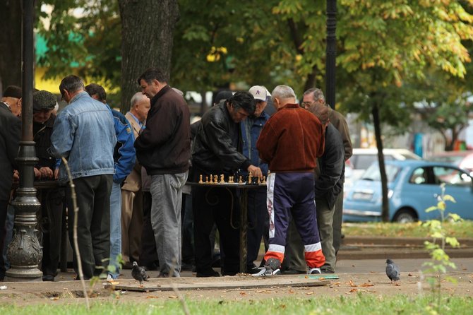 Vaido Mikaičio nuotr./Senukai plieka šachmatais iš pinigų Odesos parke