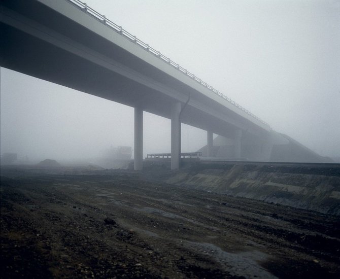 Gabor Arion Kudasz, Overpass, Road 4 near Törökszentmiklos aus der serie Tranzit, 2003