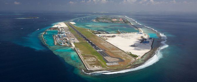 Visą Hulhulé salos teritoriją užima oro uostas