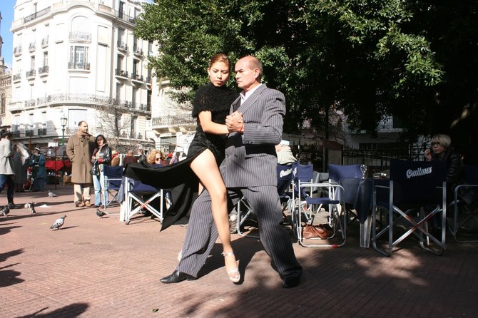 123rf.com/Buenos Airėse tango šokamas visur