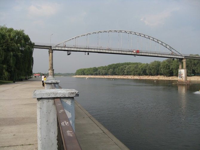 Vaido Mikaičio nuotr./Sožo upė ir tiltas Gomelyje