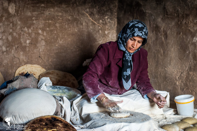 Tomo Baranausko ( „Pasaulio piemuo“) nuotr./Pamatyti, kaip namų sąlygomis kepama iranietiška duona įmanoma tik svečiuojantis pas vietos šeimą