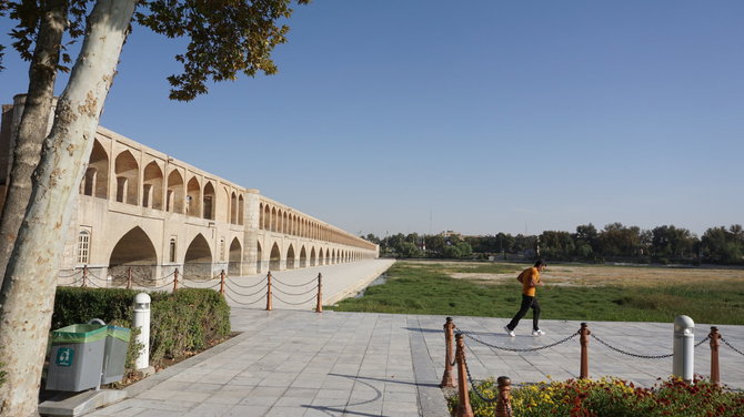 Vytauto Juršėno nuotr./33 arkų tiltas Isfahane