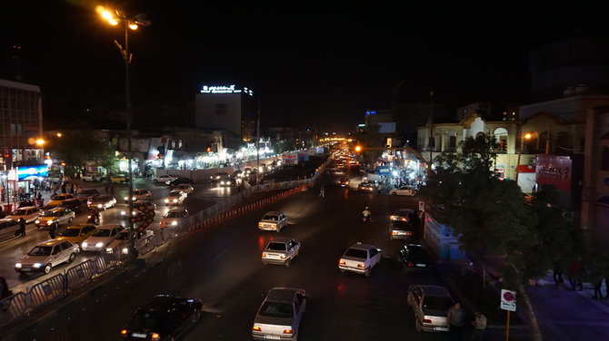 Vytauto Juršėno nuotr./Vakarinis Širazo eismas nuo pėsčiųjų tilto