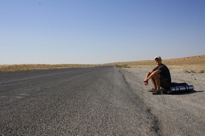 Živilės Necejauskaitės nuotr./Tuščias kelias per Karakumų dykumą jungia šalies šiaurę ir pietus