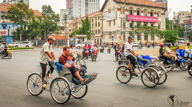 Tomo Baranausko nuotr./Rikšų Vietname ypatumas: gan padoriai atrodanti keleivio kėdė įtaisyta priekyje pedalus minančio vairuotojo