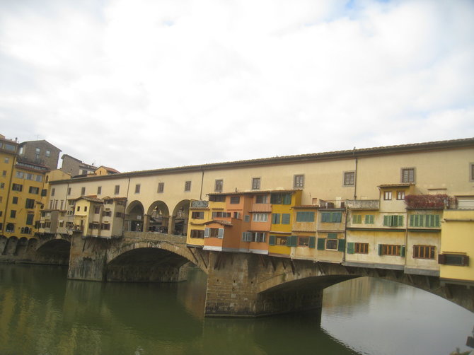 Vytauto Narusevičiaus nuotr./Senasis tiltas (Ponte Vecchio) per Arno upe Florencijoje 