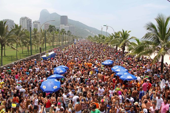 Aboutbrasil.com nuotr./Karnavalas į Rio pritraukia daugybę žmonių