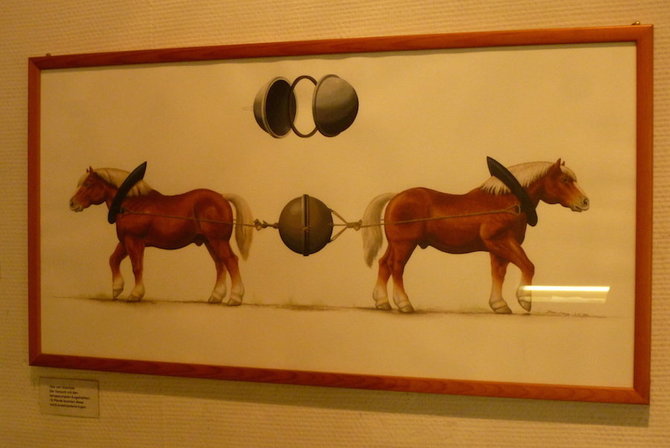 Eglės Digrytės nuotr./Balionų muziejuje galima pamatyti ir tokių komiškų eksponatų