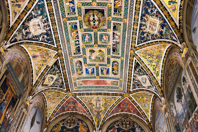 123rrf.com nuotr./Sienos katedros interjeras pilnas meno šedevrų