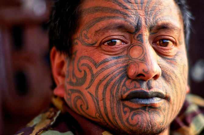 Zealandtattoo.co.nz/Tradiciškai Maori genties vyrai tatuiruotėmis margina visą galvą - veidą