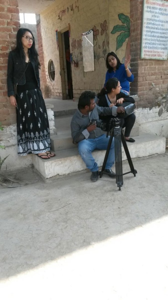 Živilės Adulčikaitės nuotr./Komanda aptarinėja dokumentinio filmo apie vaikų darbą Indijoje kūrimo eigą
